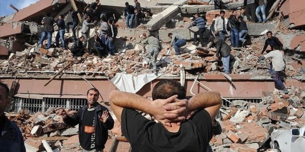 Van halkı direniyor